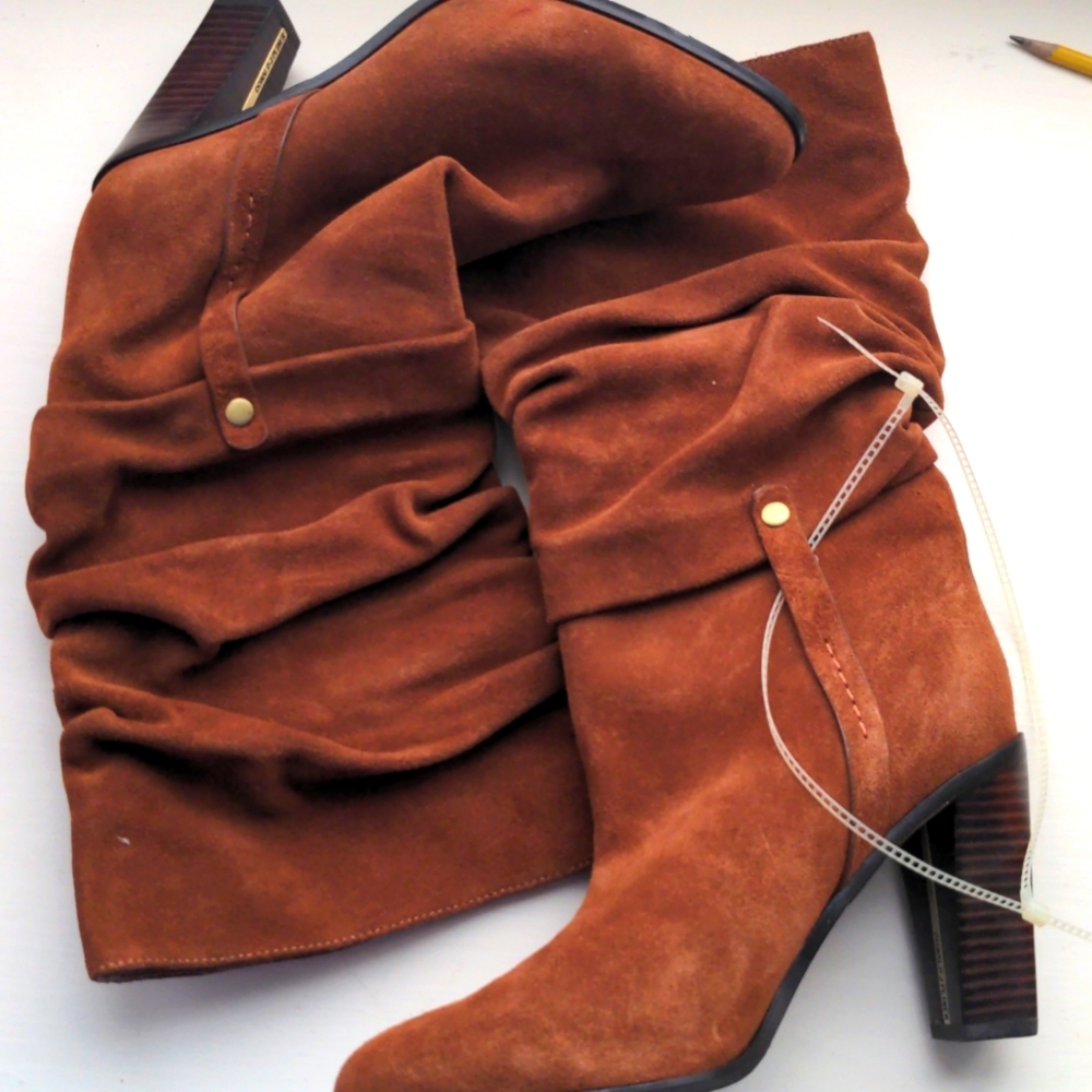 New Donald Pliner hilled boots Sz 9.5 M $450